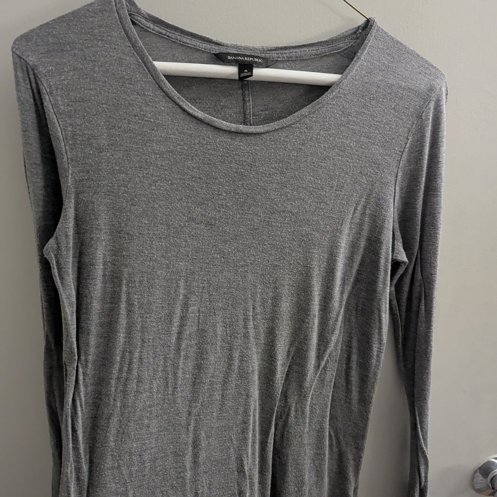 Banana Republic Small Gray Long Sleeve Top Basics Layer Fall Winter EUC Normcore